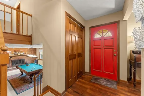 208 South Meadowhill Lane Mahomet IL 61853