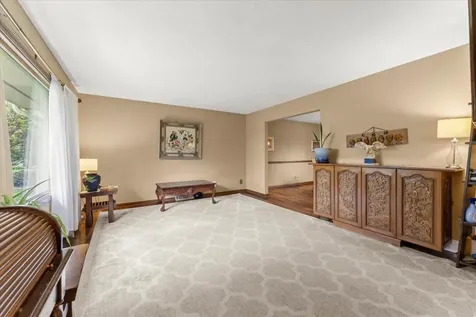 208 South Meadowhill Lane Mahomet IL 61853