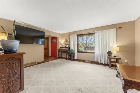 208 South Meadowhill Lane Mahomet IL 61853