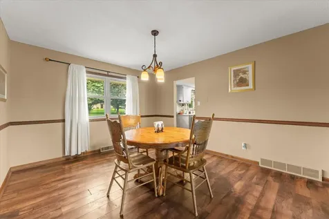 208 South Meadowhill Lane Mahomet IL 61853