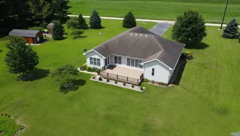 1646 North 2050 East Road Watseka IL 60970