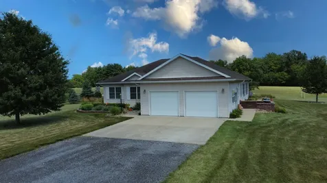 1646 North 2050 East Road Watseka IL 60970