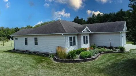 1646 North 2050 East Road Watseka IL 60970