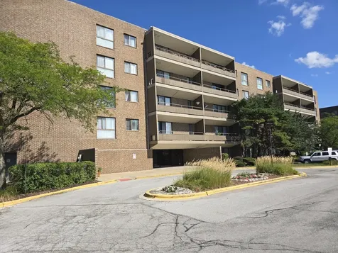 7 East Carriageway Drive Hazel Crest IL 60429