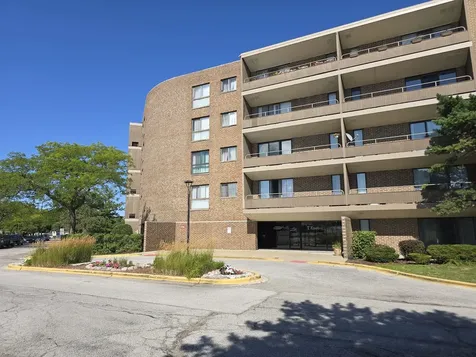7 East Carriageway Drive Hazel Crest IL 60429