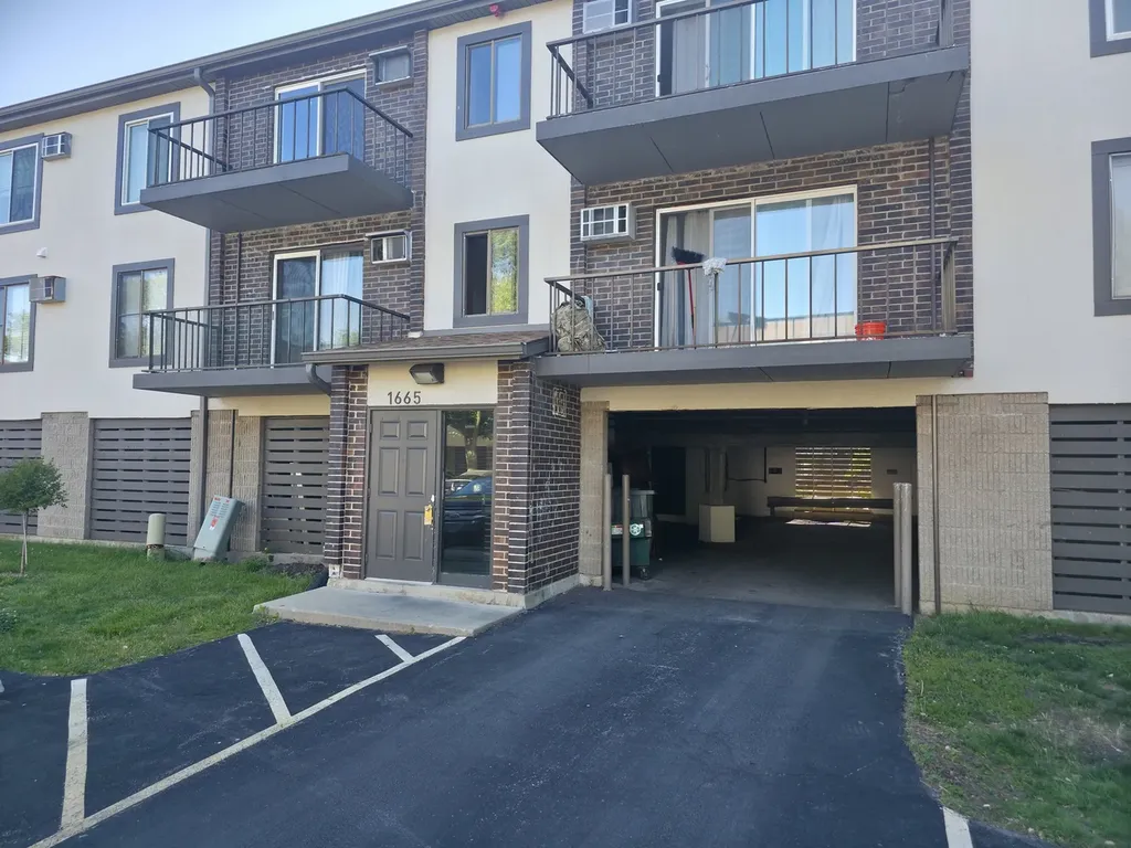 1665 Coach Drive Naperville IL 60565