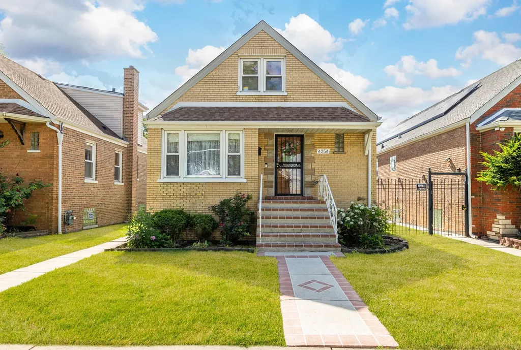 4354 South Komensky Avenue Chicago IL 60632