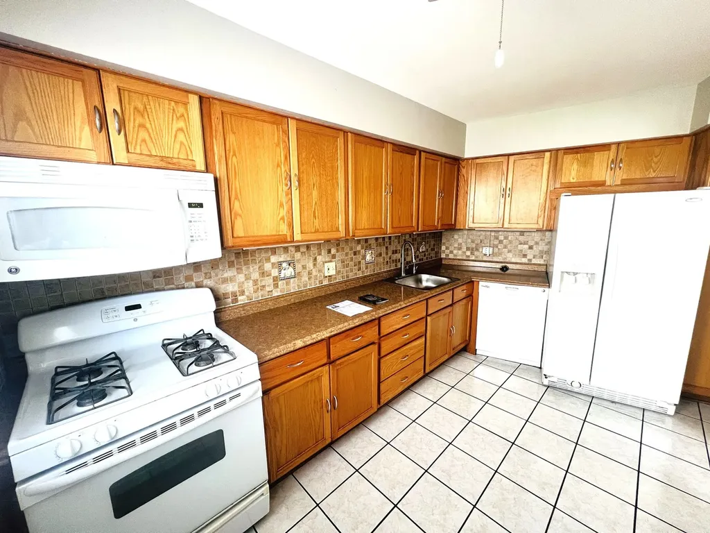 8152 Elmwood Avenue Skokie IL 60077