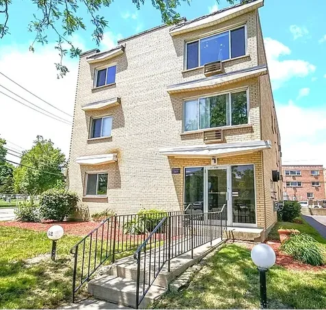 8152 Elmwood Avenue Skokie IL 60077