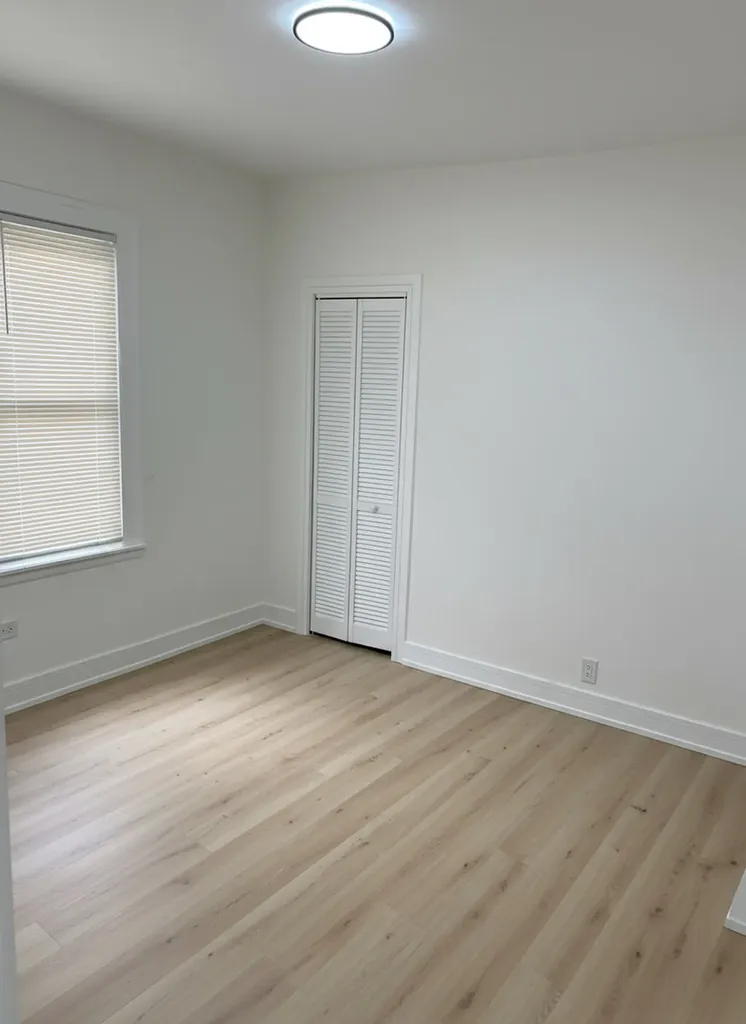 7606 South Paxton Avenue Chicago IL 60649