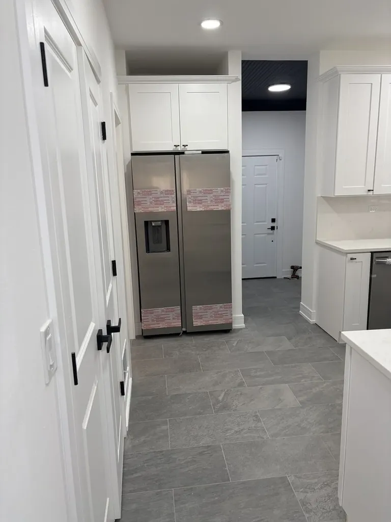 7606 South Paxton Avenue Chicago IL 60649