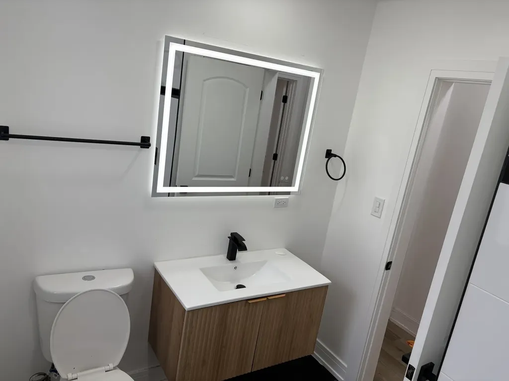 7606 South Paxton Avenue Chicago IL 60649