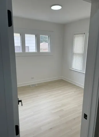 7606 South Paxton Avenue Chicago IL 60649