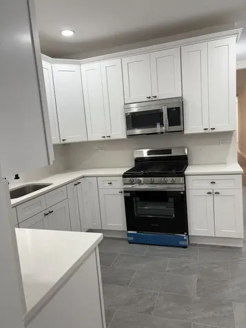 7606 South Paxton Avenue Chicago IL 60649