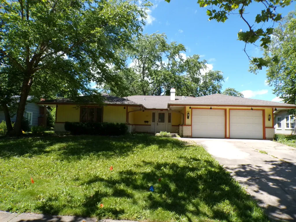 23W266 Windsor Drive Glen Ellyn IL 60137