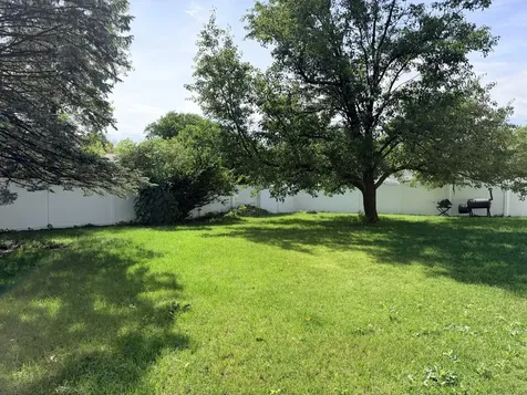 833 King Arthur Lane Ottawa IL 61350