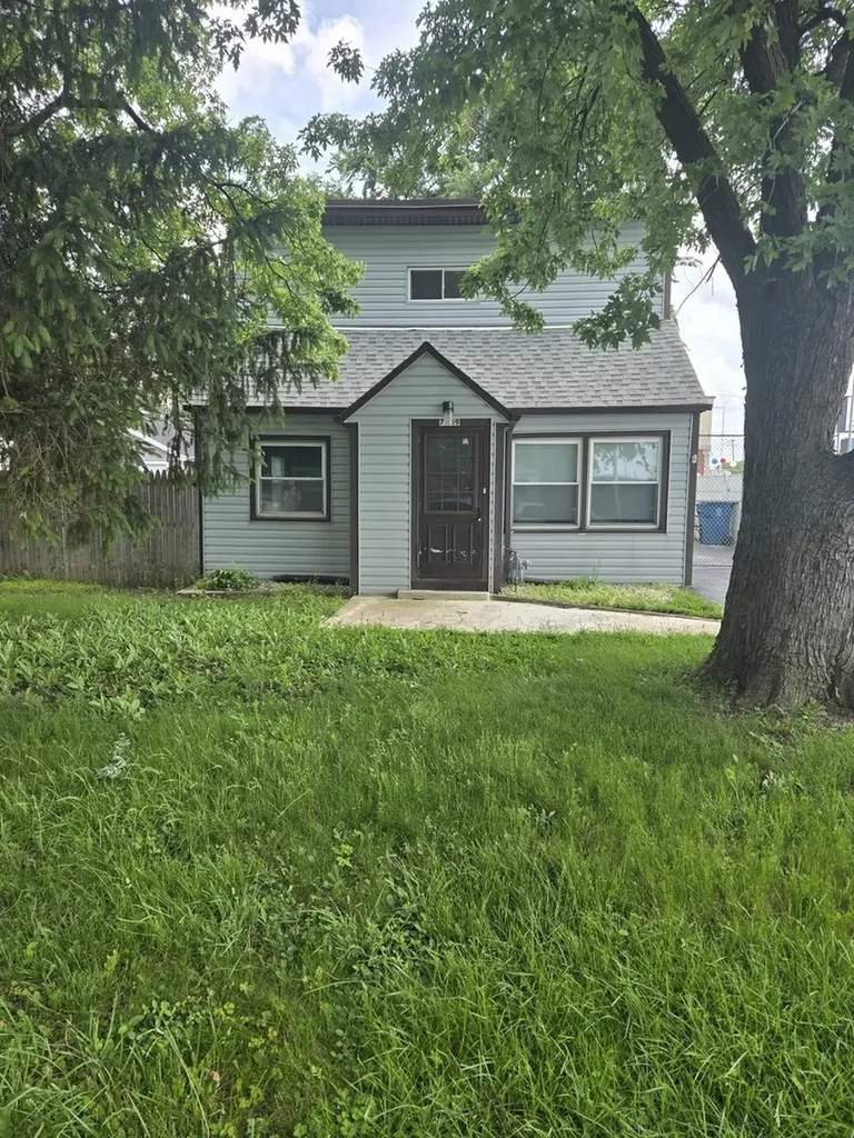 7139 West 74th Street Chicago IL 60638