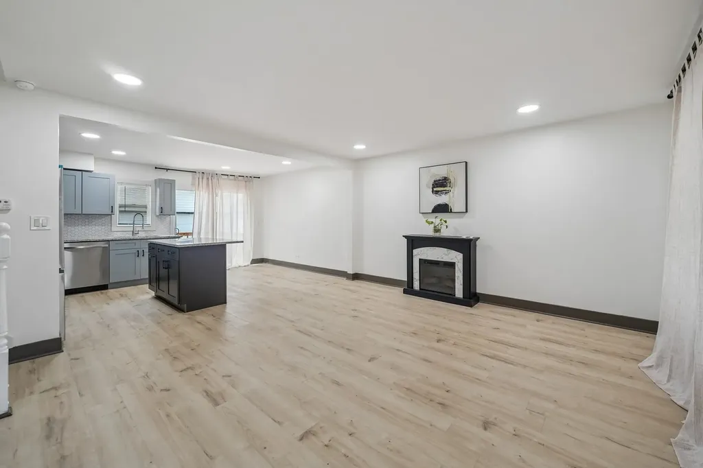 867 Harris Drive Bolingbrook IL 60440