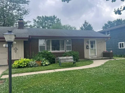 1629 Lin Lor Lane Elgin IL 60123