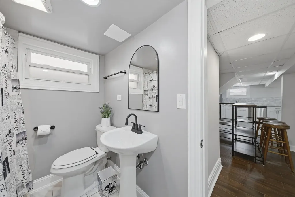 6153 West 63rd Street Chicago IL 60638