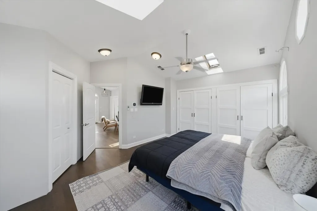 6153 West 63rd Street Chicago IL 60638