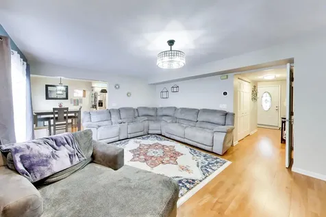 30 Oxford Court Algonquin IL 60102