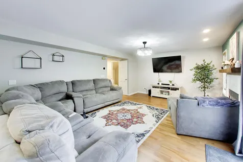 30 Oxford Court Algonquin IL 60102