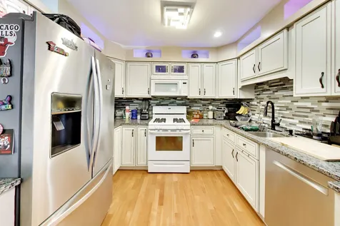 30 Oxford Court Algonquin IL 60102