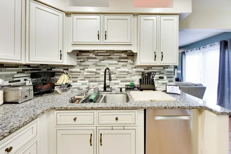 30 Oxford Court Algonquin IL 60102