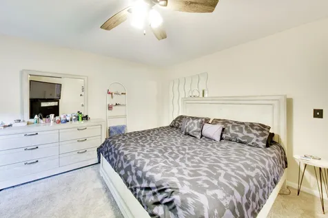 30 Oxford Court Algonquin IL 60102