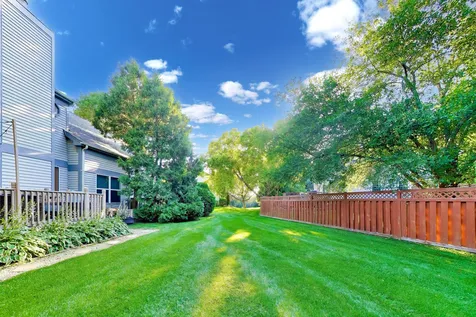 30 Oxford Court Algonquin IL 60102
