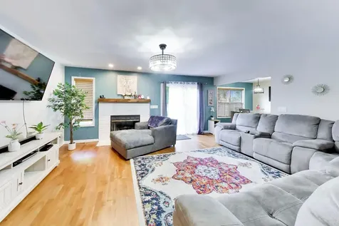 30 Oxford Court Algonquin IL 60102