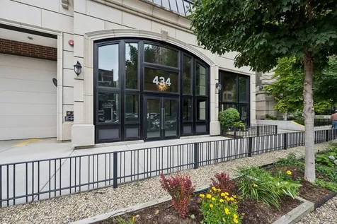 434 West Melrose Street Chicago IL 60657