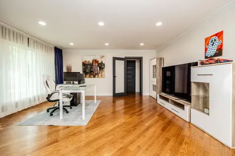 212 South Hi Lusi Avenue Mount Prospect IL 60056