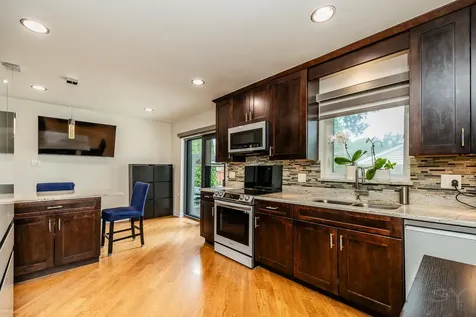 212 South Hi Lusi Avenue Mount Prospect IL 60056