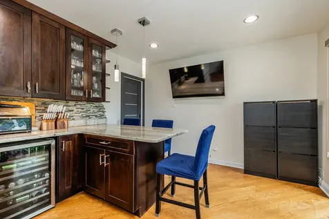 212 South Hi Lusi Avenue Mount Prospect IL 60056