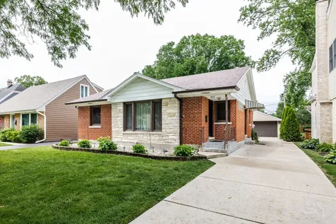 212 South Hi Lusi Avenue Mount Prospect IL 60056