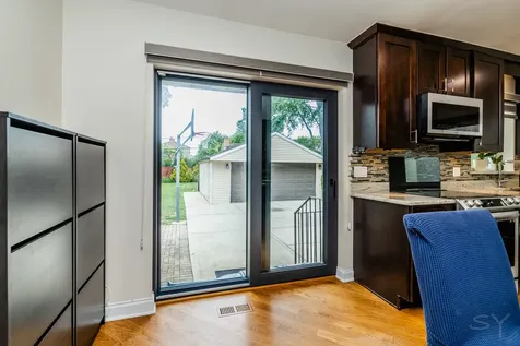 212 South Hi Lusi Avenue Mount Prospect IL 60056