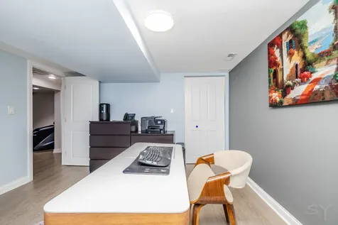 212 South Hi Lusi Avenue Mount Prospect IL 60056