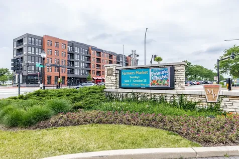 212 South Hi Lusi Avenue Mount Prospect IL 60056