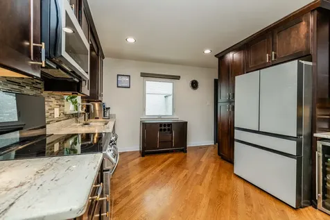212 South Hi Lusi Avenue Mount Prospect IL 60056