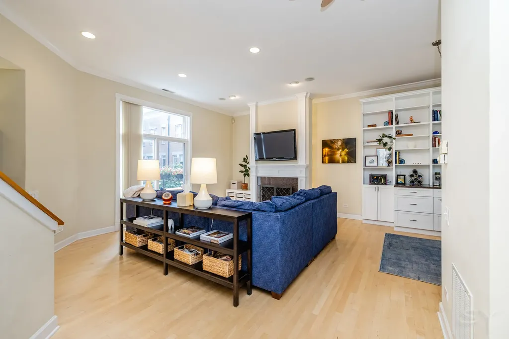 4359 North Campbell Avenue Chicago IL 60618