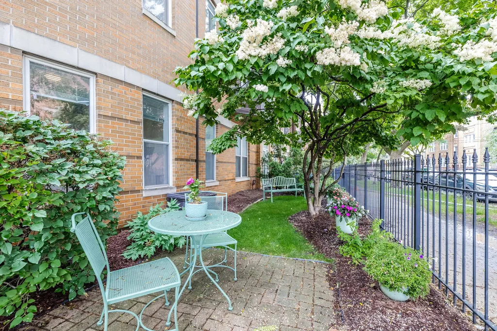 4359 North Campbell Avenue Chicago IL 60618