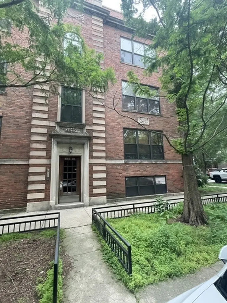 1967 West Cullom Avenue Chicago IL 60613
