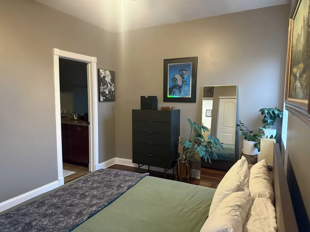 1967 West Cullom Avenue Chicago IL 60613