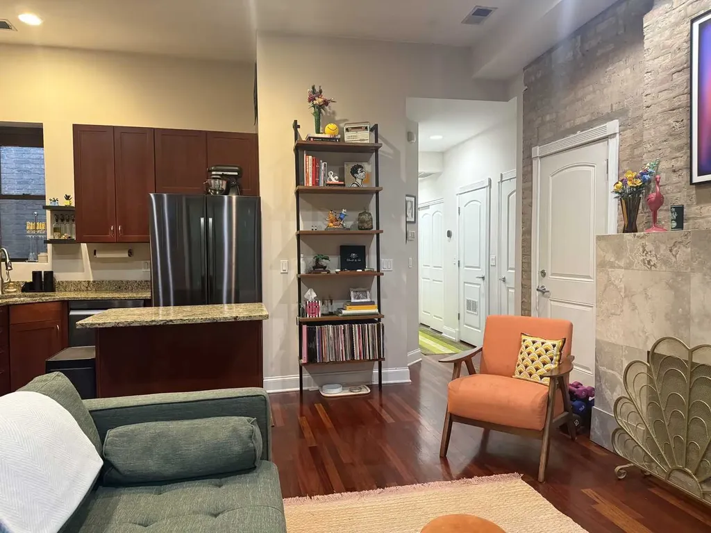 1967 West Cullom Avenue Chicago IL 60613