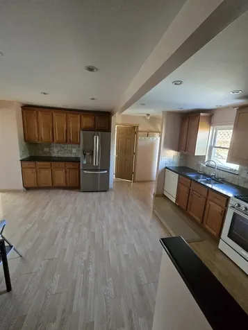 7139 West 74th Place Chicago IL 60638