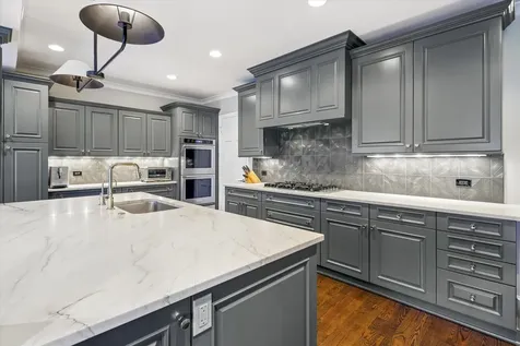 1018 Eastwood Road Glencoe IL 60022