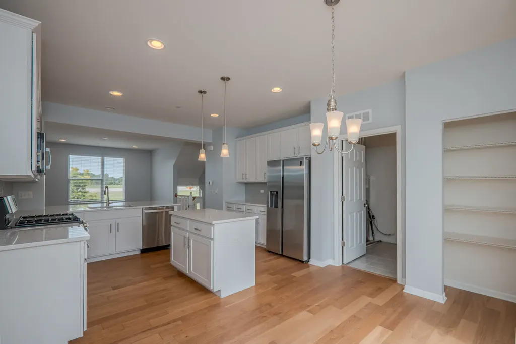 3S629 Camden Street Warrenville IL 60555