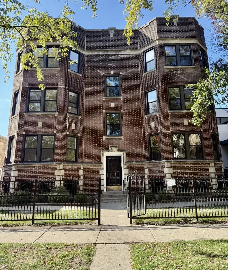 4886 North Hermitage Avenue Chicago IL 60640